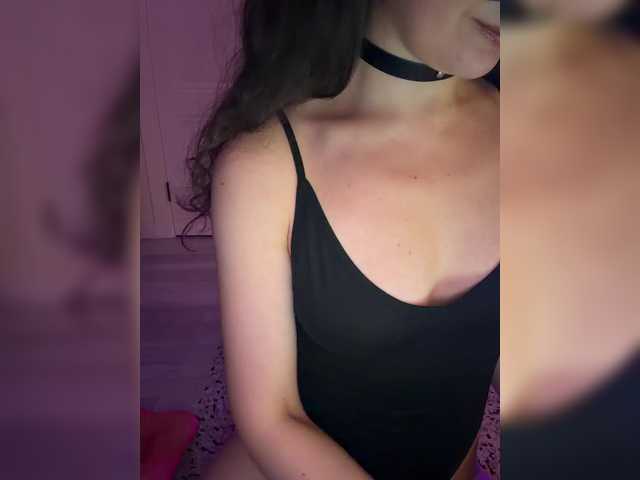 FeeBee's BongaCams show and profile