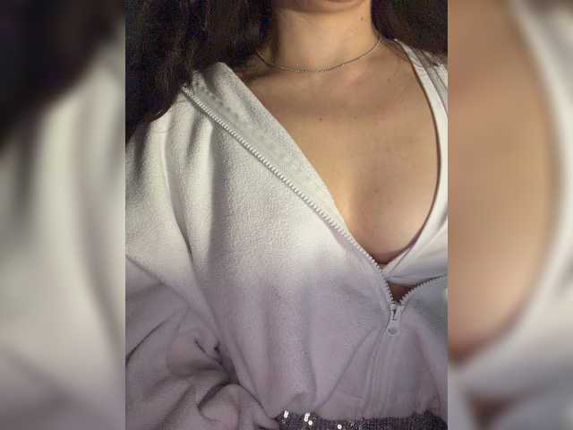 FeeBee live cam on BongaCams