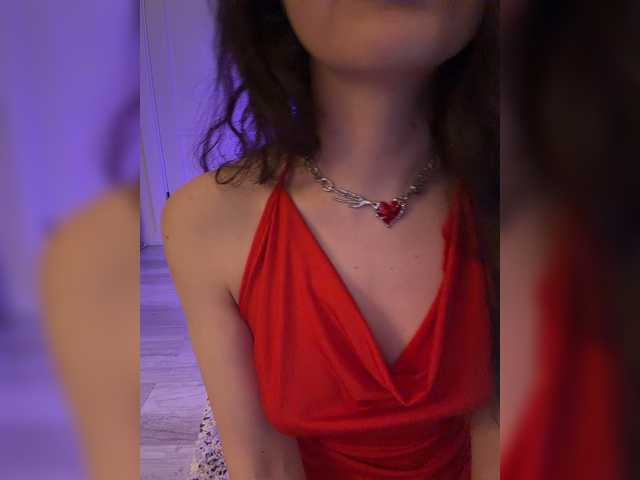 FeeBee live cam profile preview on bongacams