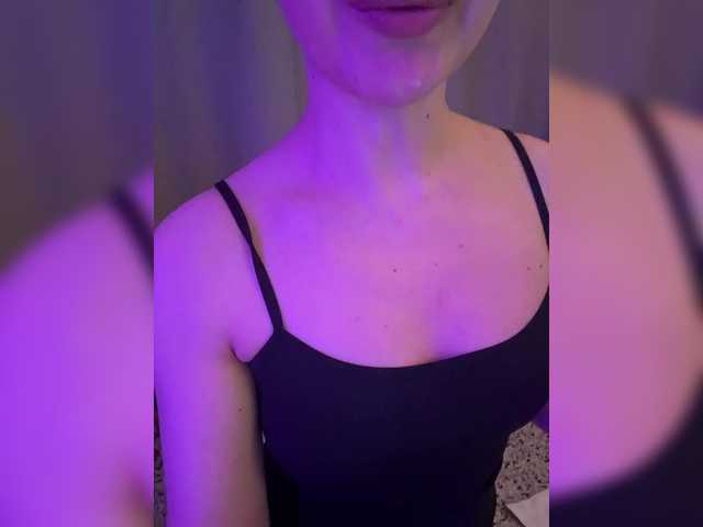 FeeBee live cam on BongaCams