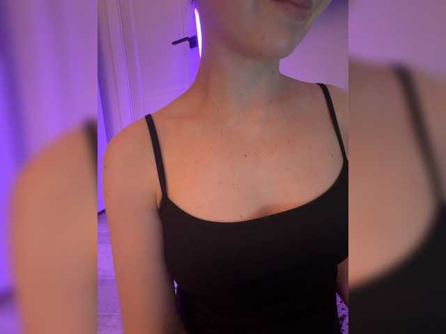 FeeBee live cam on BongaCams