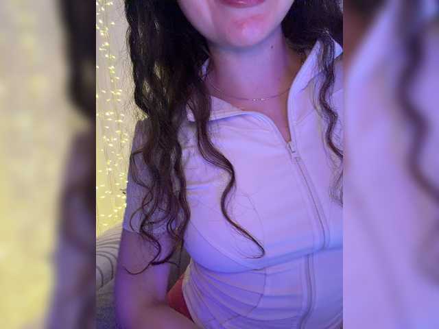 FeeBee live cam on BongaCams