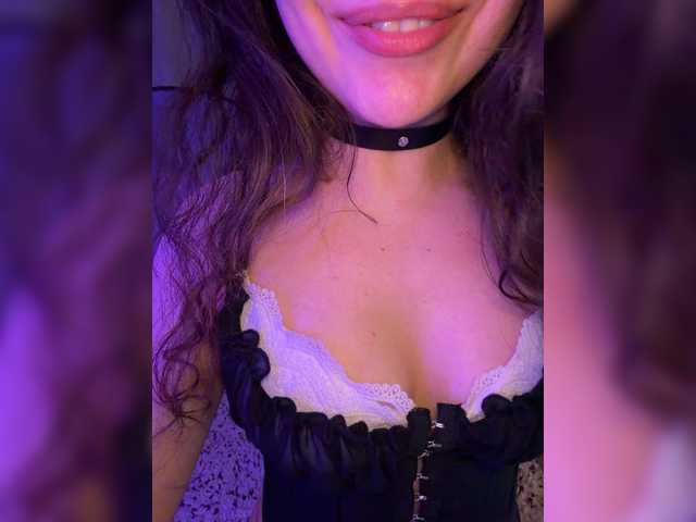 FeeBee live cam on BongaCams
