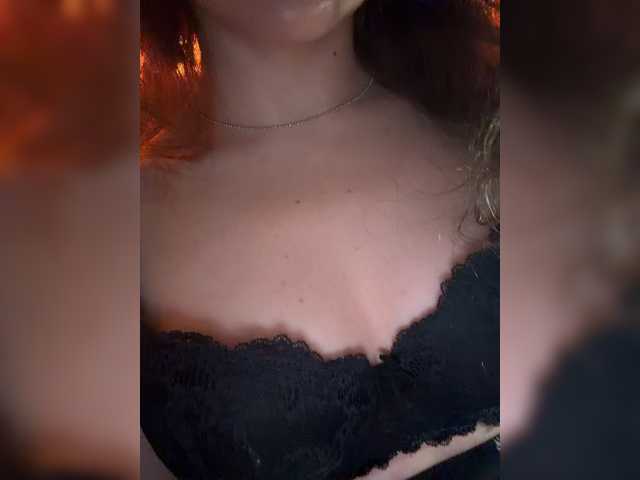 FeeBee live cam on BongaCams