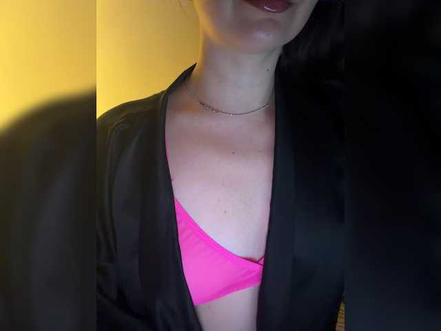 FeeBee live cam on BongaCams
