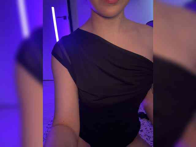 FeeBee Live Webcam on BongaCams