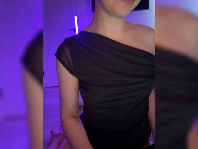 FeeBee Live Webcam on BongaCams