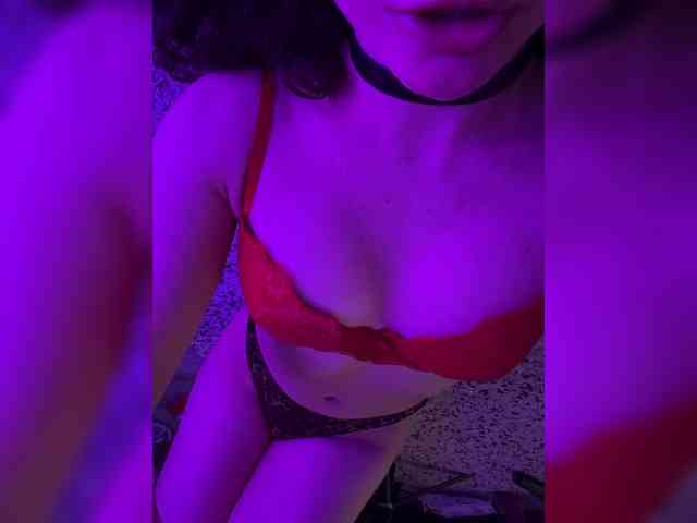 FeeBee Live Webcam on BongaCams