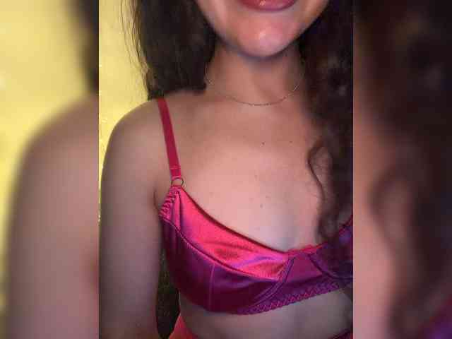 Modella: FeeBee
