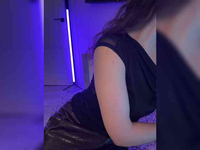 FeeBee Live Webcam on BongaCams
