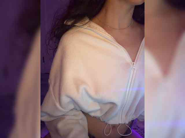 FeeBee Live Webcam on BongaCams