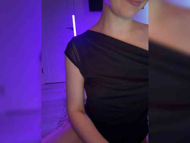 FeeBee Live Webcam on BongaCams