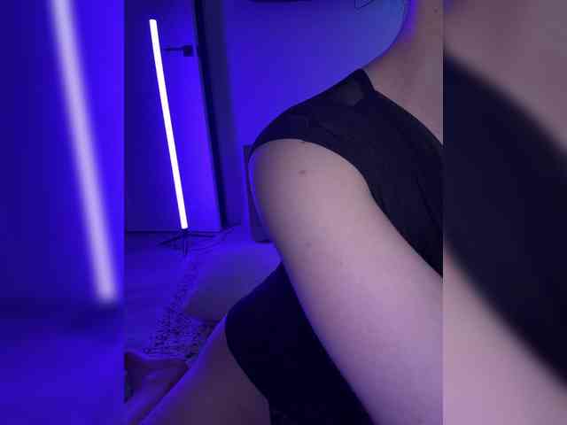 FeeBee Live Webcam on BongaCams