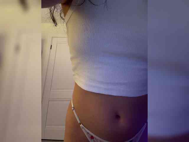 FeeBee Live Webcam on BongaCams
