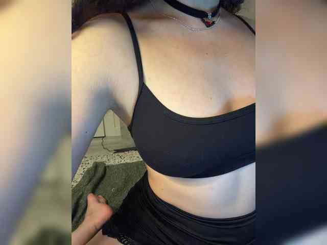 FeeBee Sex Cam Show