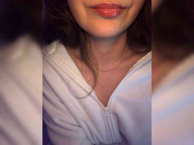 FeeBee Live Webcam on BongaCams