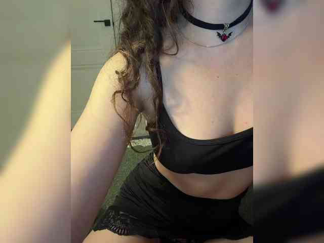FeeBee Live Webcam on BongaCams