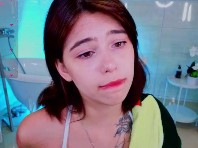 CoralineJones live cam on BongaCams