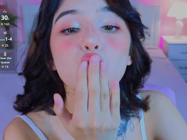 CoralineJones live cam on BongaCams