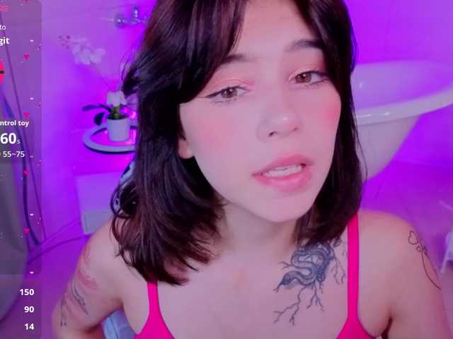 CoralineJones live cam on BongaCams