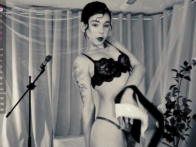 CoralineJones live cam on BongaCams