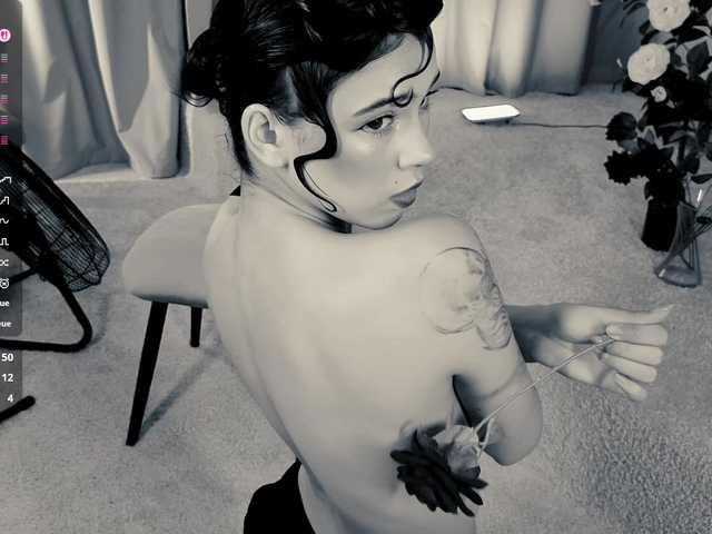 CoralineJones live cam on BongaCams
