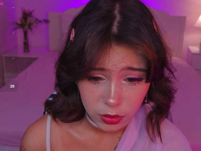 CoralineJones live cam on BongaCams