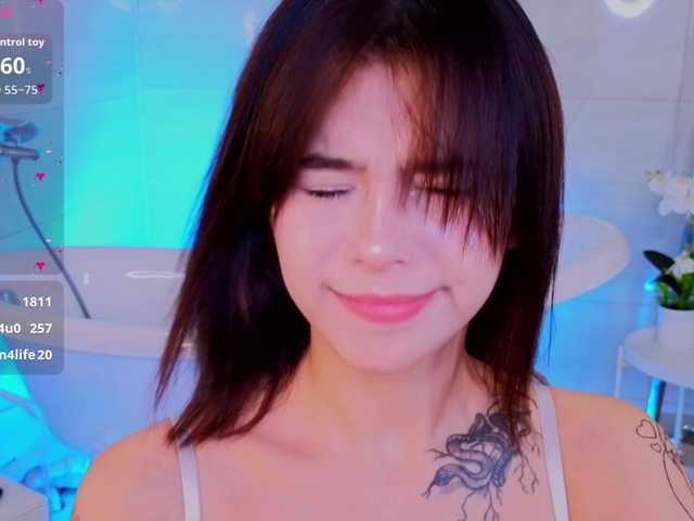 CoralineJones live cam on BongaCams