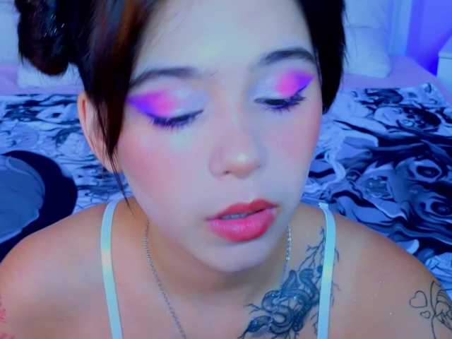 CoralineJones live cam on BongaCams