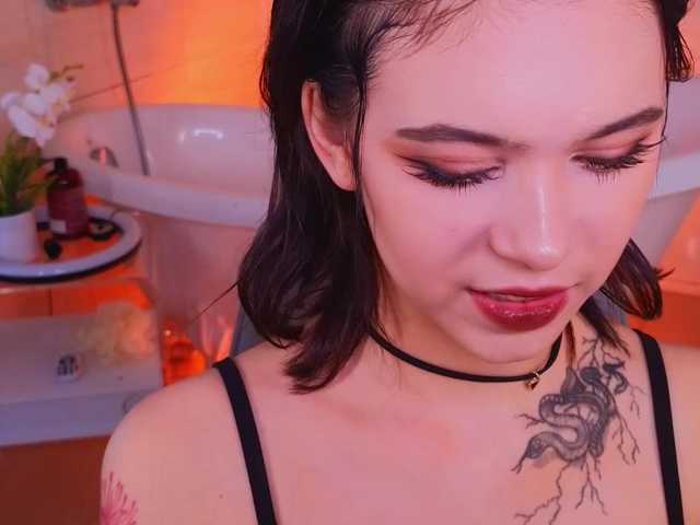 CoralineJones live cam on BongaCams