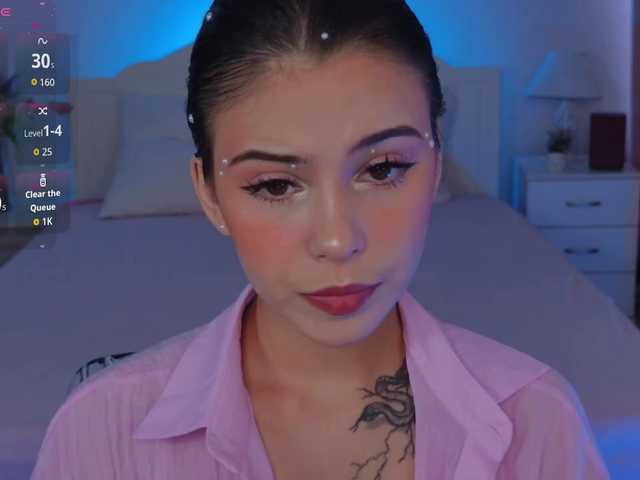 CoralineJones live cam on BongaCams