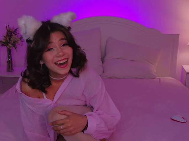 CoralineJones live cam on BongaCams