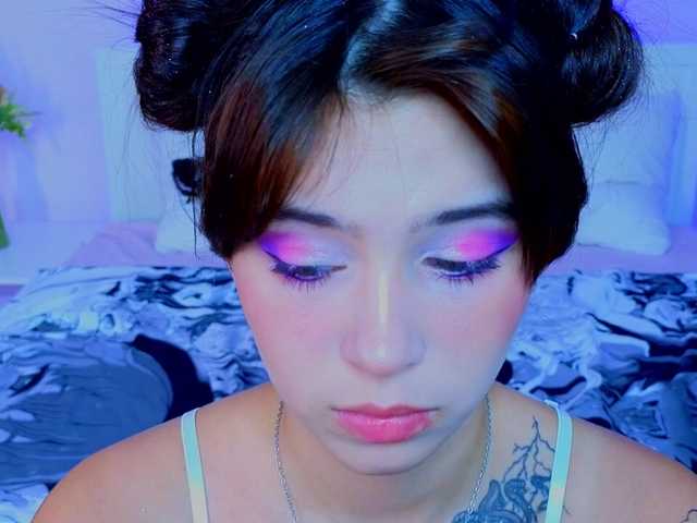 CoralineJones live cam on BongaCams