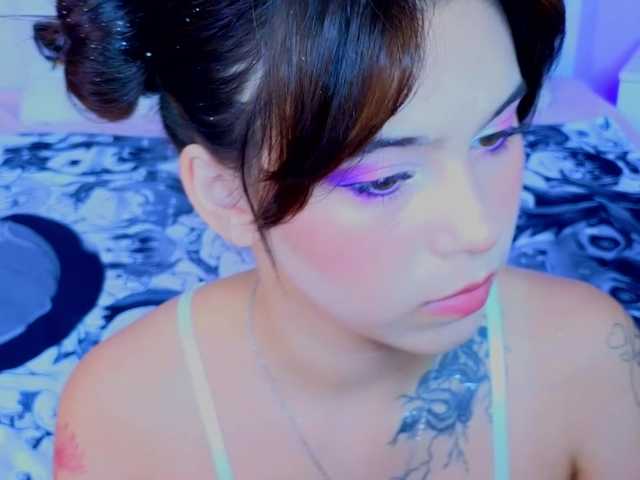 CoralineJones live cam on BongaCams