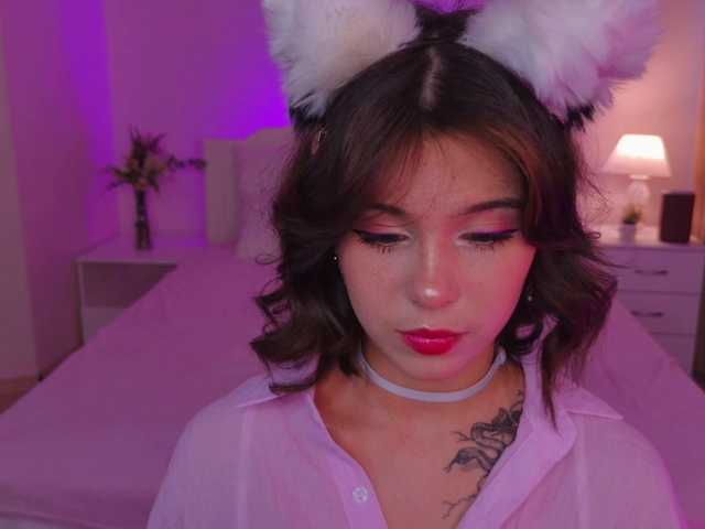 CoralineJones live cam on BongaCams