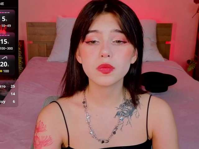 CoralineJones live cam on BongaCams