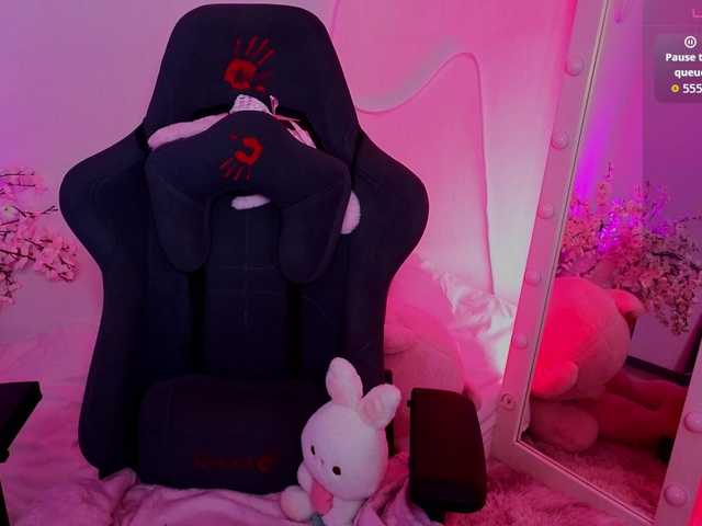 CoralineJones's BongaCams show and profile