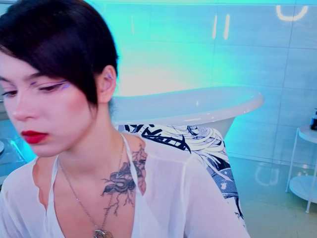 CoralineJones live cam on BongaCams