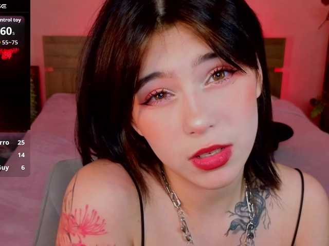 CoralineJones live cam on BongaCams