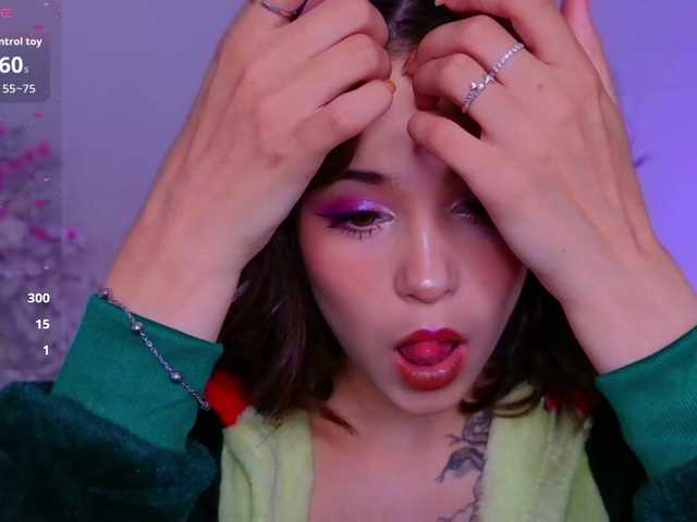 CoralineJones live cam on BongaCams