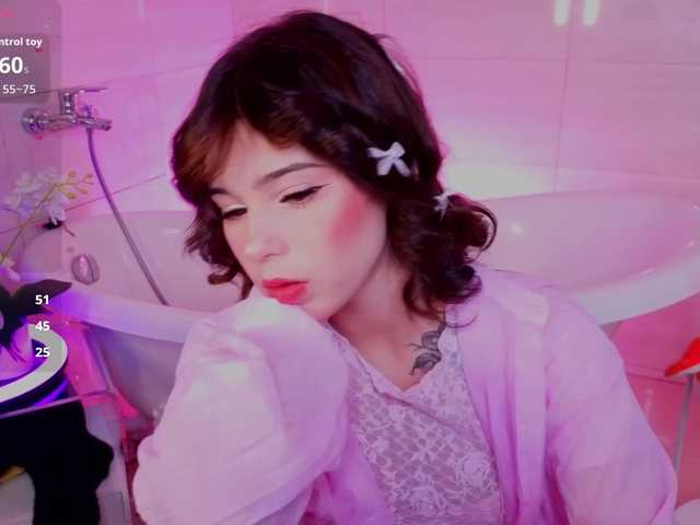 coralinejones cam belle