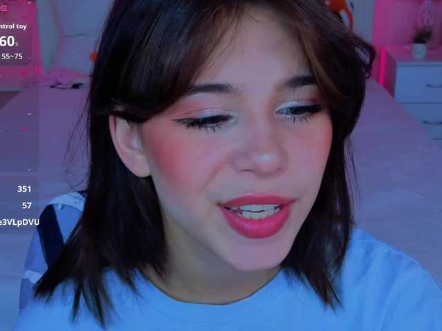 CoralineJones live cam on BongaCams