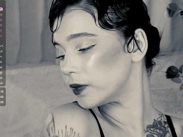 CoralineJones live cam on BongaCams
