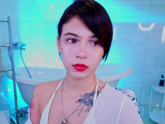 CoralineJones live cam on BongaCams