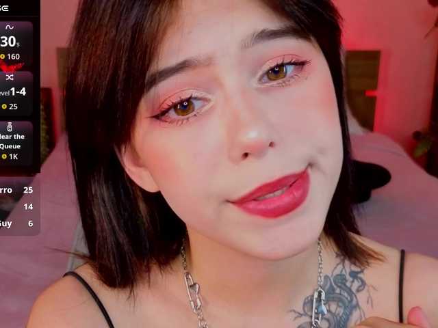CoralineJones live cam on BongaCams