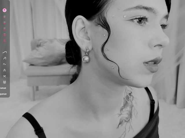 CoralineJones live cam on BongaCams