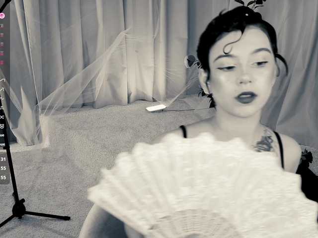 CoralineJones live cam on BongaCams