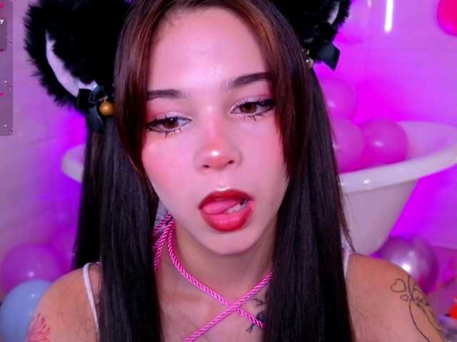 CoralineJones live cam on BongaCams