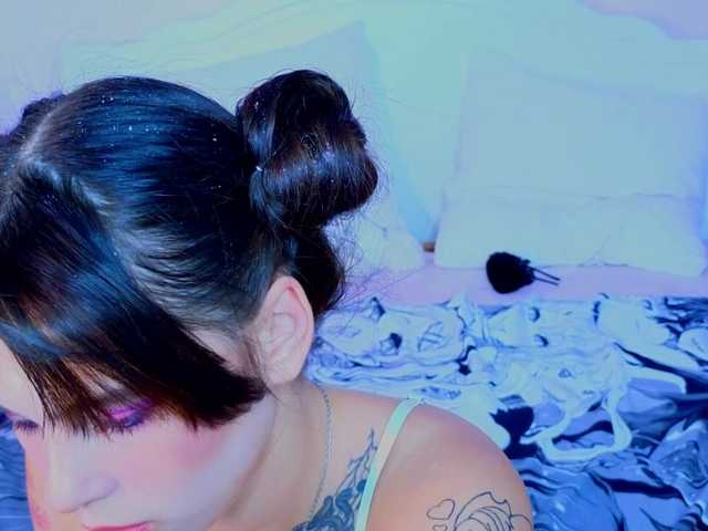 CoralineJones live cam on BongaCams