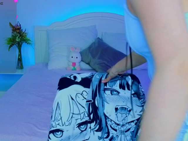 CoralineJones live cam